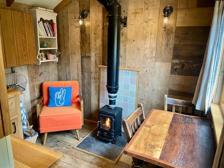 Apartmán The Walnut Wagon In The Heart Of Mells. Frome Exteriér fotografie