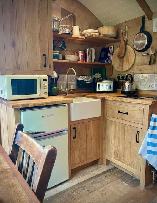 Apartmán The Walnut Wagon In The Heart Of Mells. Frome Exteriér fotografie